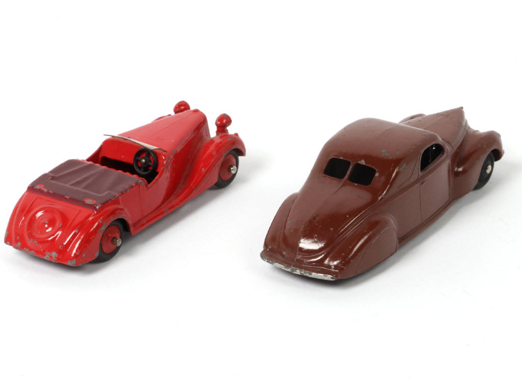 Lot 296 - DINKY TOYS (GB) (2)