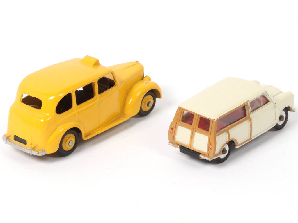 Lot 297 - DINKY TOYS (GB) (2)