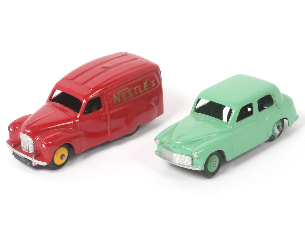 Lot 302 - DINKY TOYS (GB) (2)