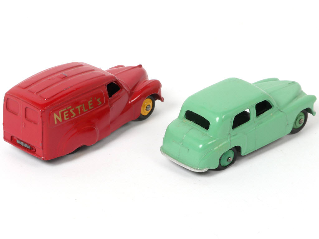 Lot 302 - DINKY TOYS (GB) (2)