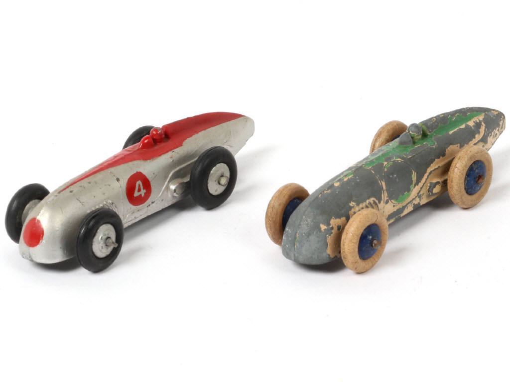 Lot 295 - DINKY TOYS (GB) (2)