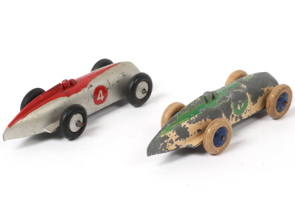 Lot 295 - DINKY TOYS (GB) (2)