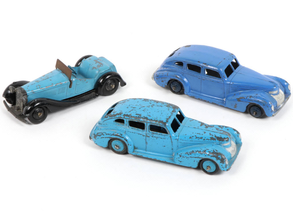 Lot 330 - DINKY TOYS (GB) (3)