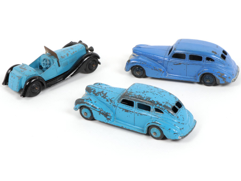 Lot 330 - DINKY TOYS (GB) (3)