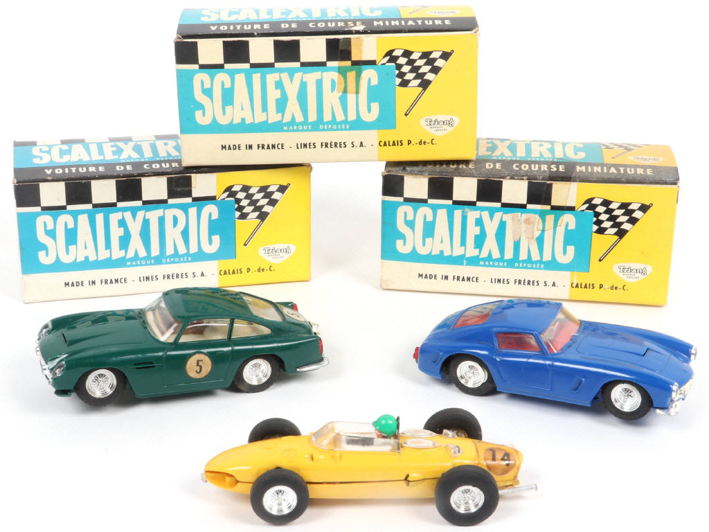 Lot 22 - SCALEXTRIC (FRANCE) (3)