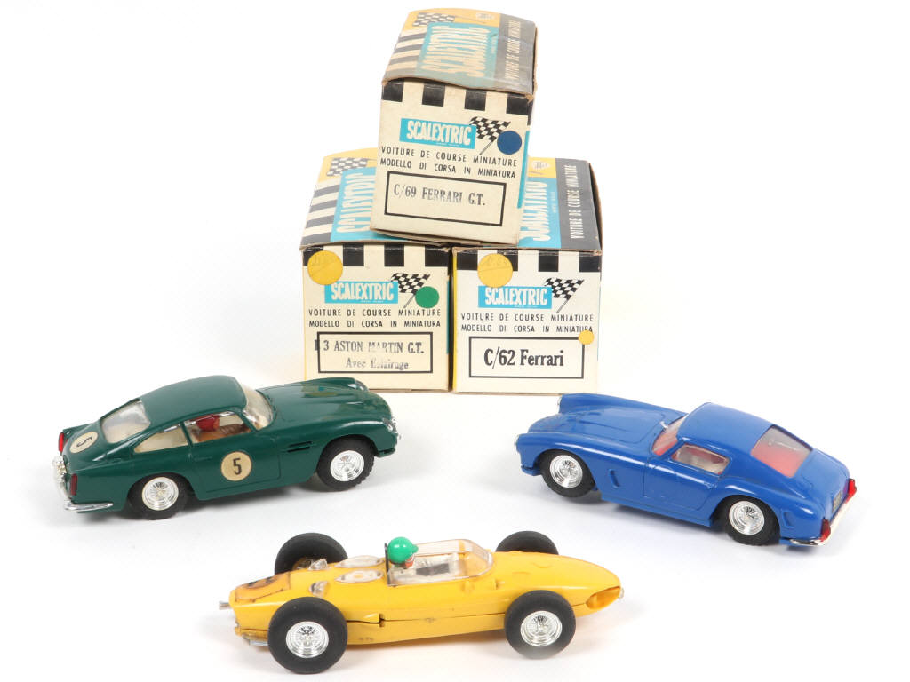 Lot 22 - SCALEXTRIC (FRANCE) (3)