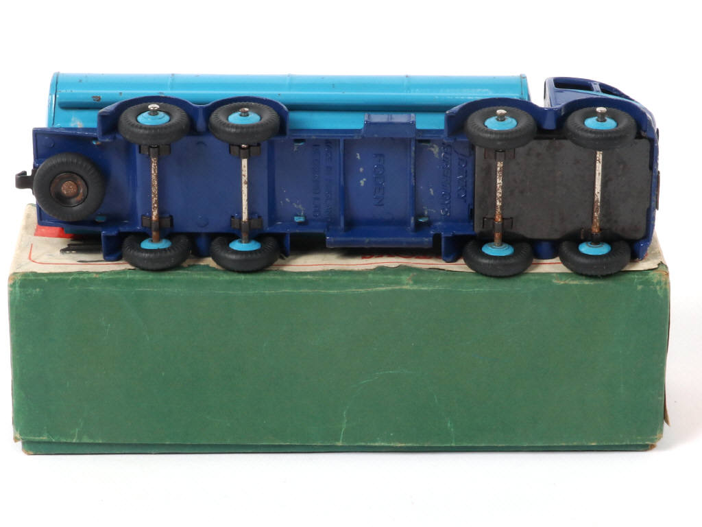 Lot 276 - DINKY TOYS (GB) (1)