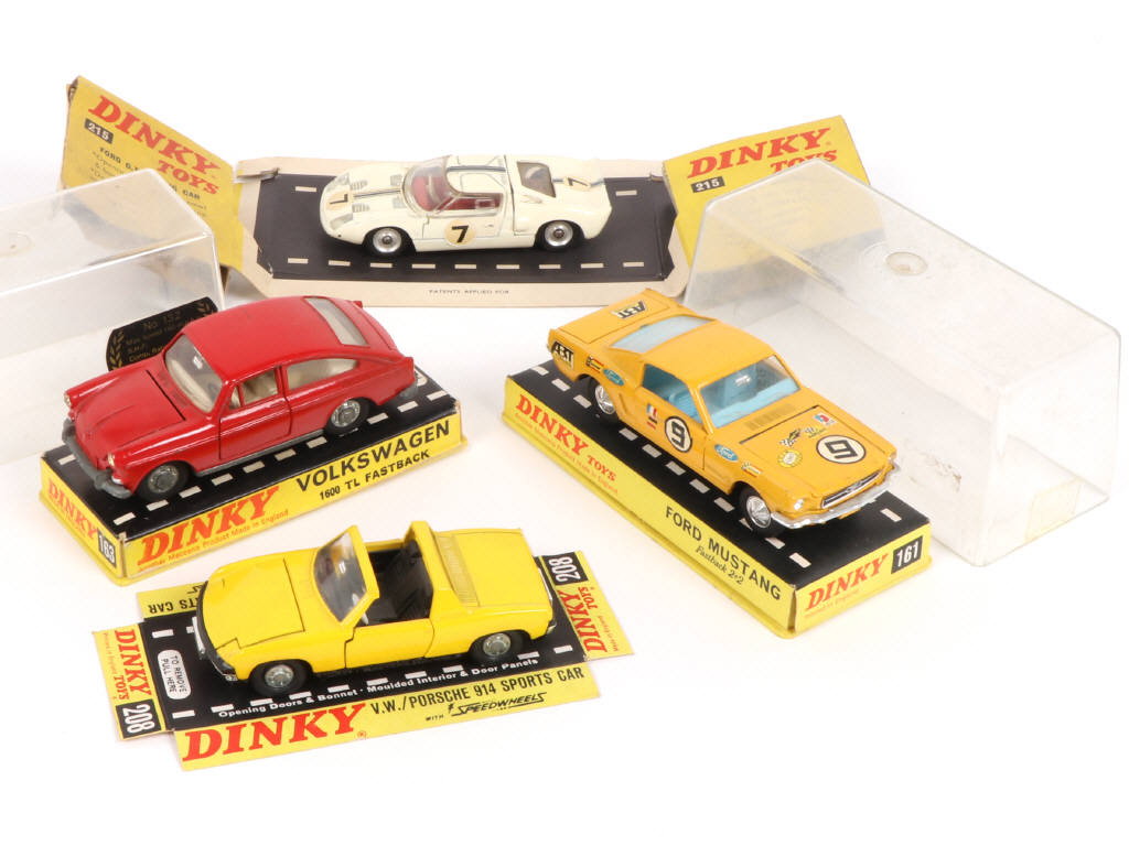 Lot 285 - DINKY TOYS (GB) (4)