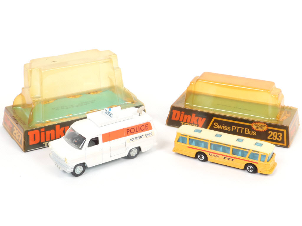 Lot 281 - DINKY TOYS (GB) (2)