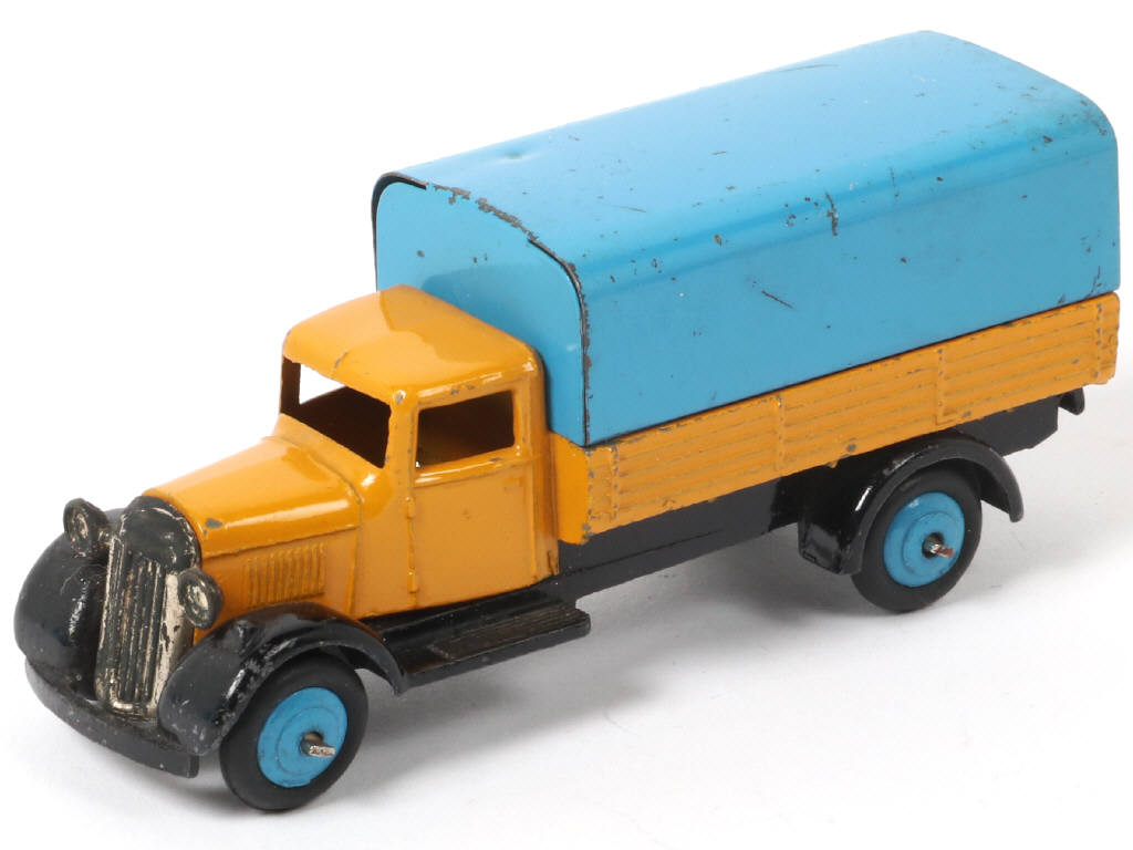 Lot 253 - DINKY TOYS (GB) (1)