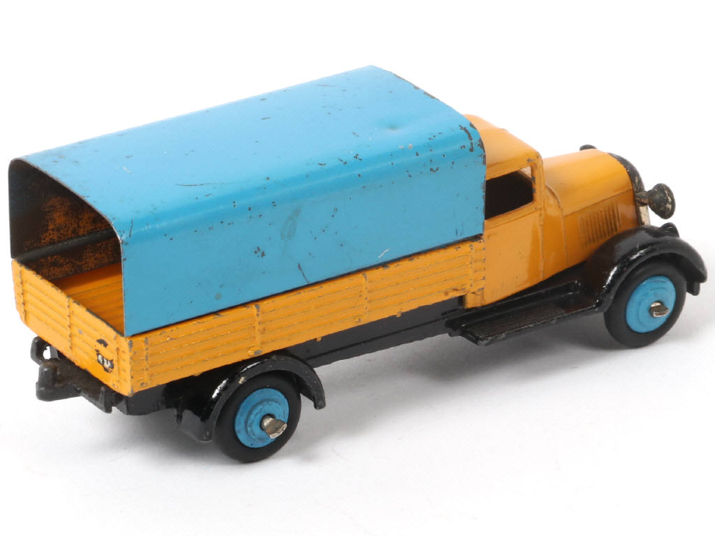 Lot 253 - DINKY TOYS (GB) (1)
