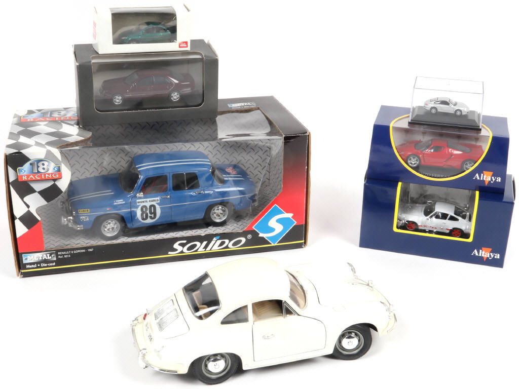 Lot 51 - DIVERS (7)