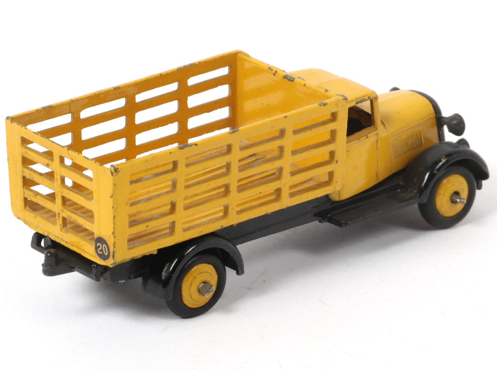 Lot 257 - DINKY TOYS (GB) (1)