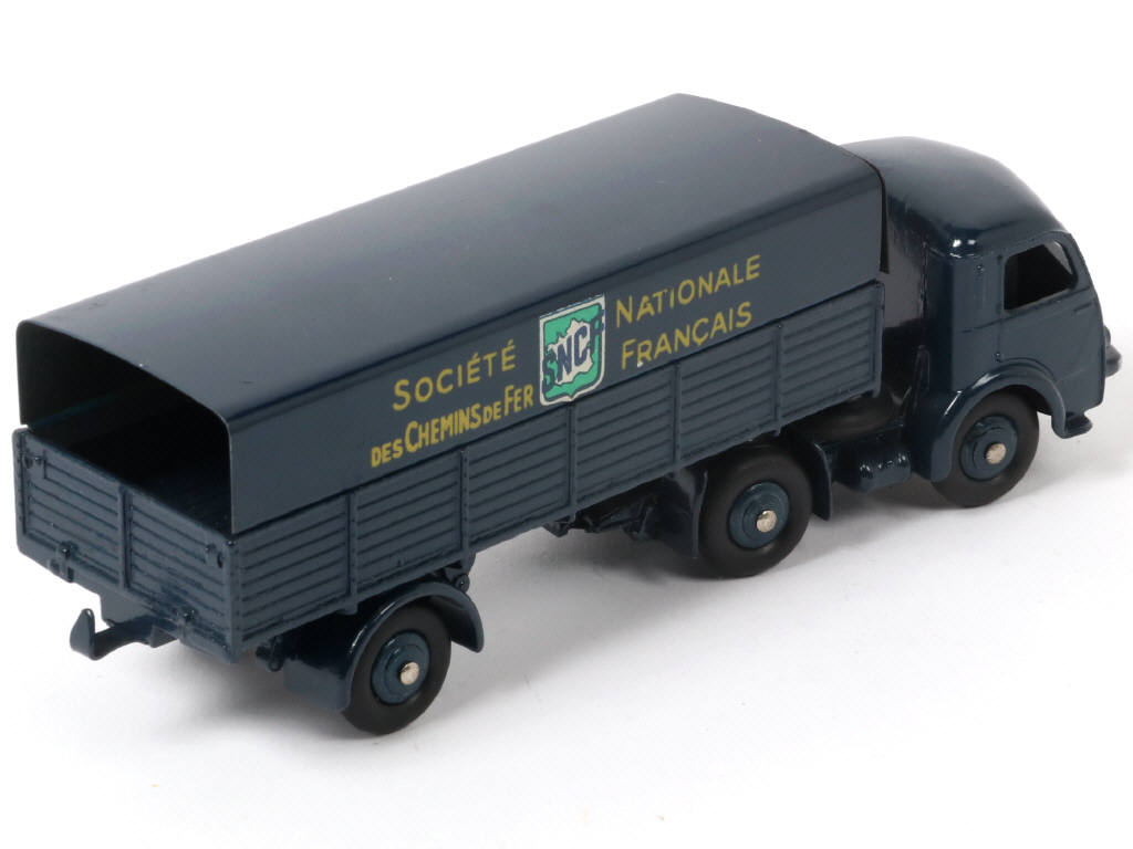 Lot 319 - DINKY TOYS (FRANCE) (1)