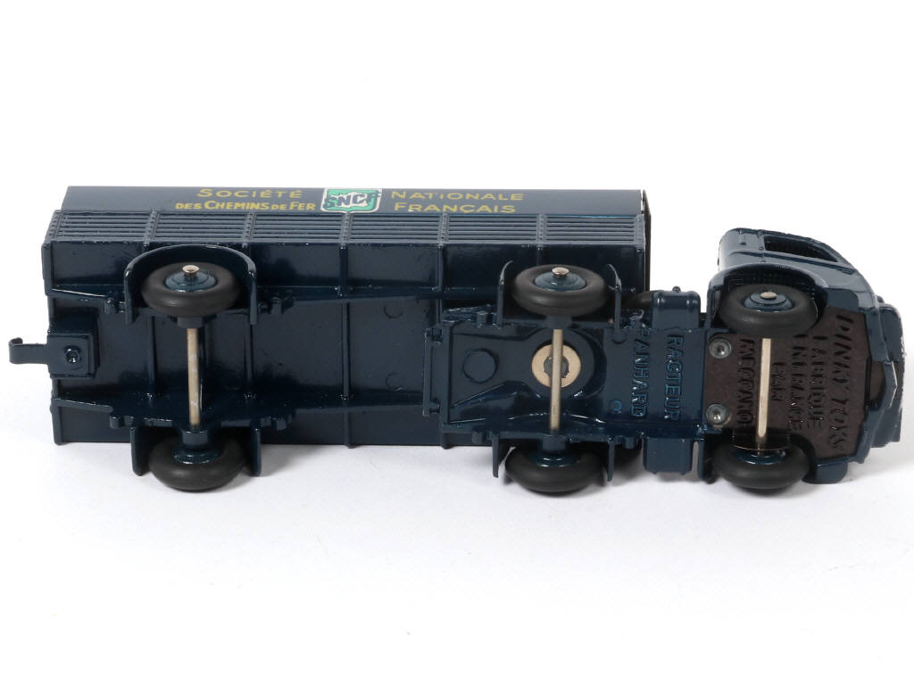 Lot 319 - DINKY TOYS (FRANCE) (1)