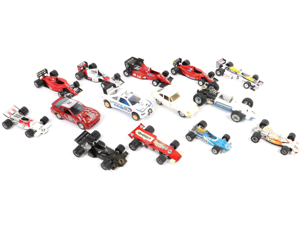 Lot 39 - DIVERS (14)