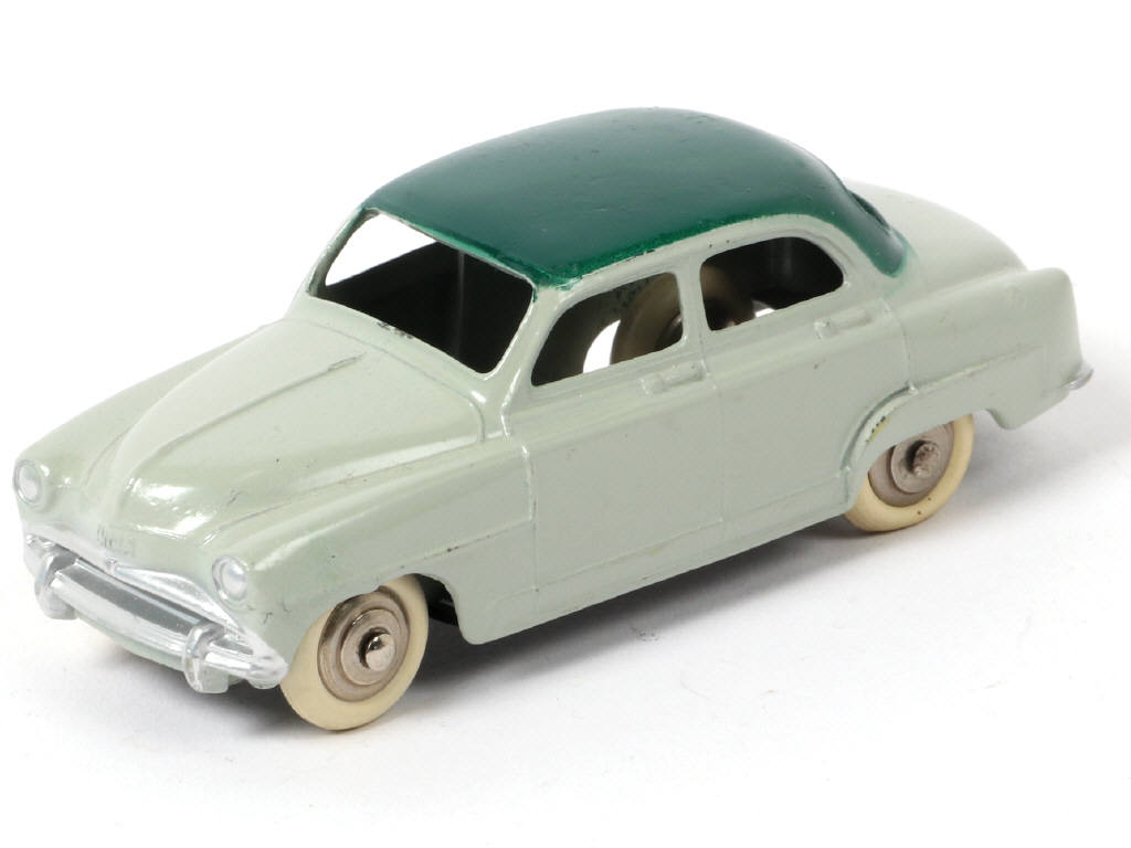 Lot 302 - DINKY TOYS (FRANCE) (1)