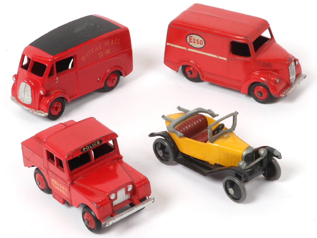 Lot 286 - DINKY TOYS (GB) (4)