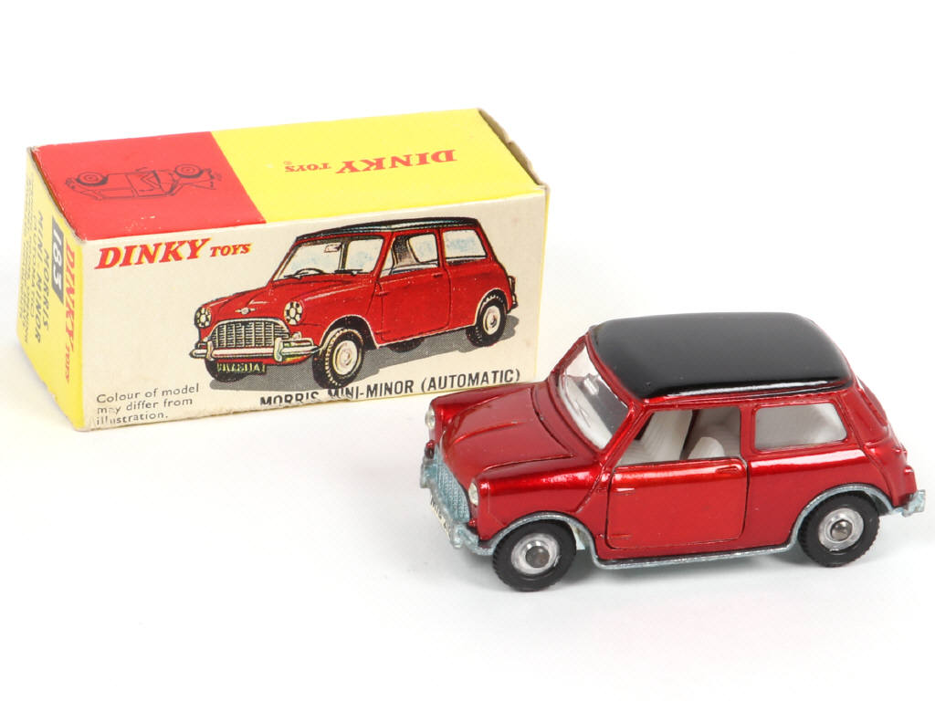 Lot 263 - DINKY TOYS (GB) (1)