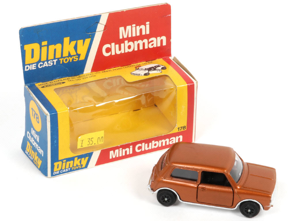 Lot 261 - DINKY TOYS (GB) (1)