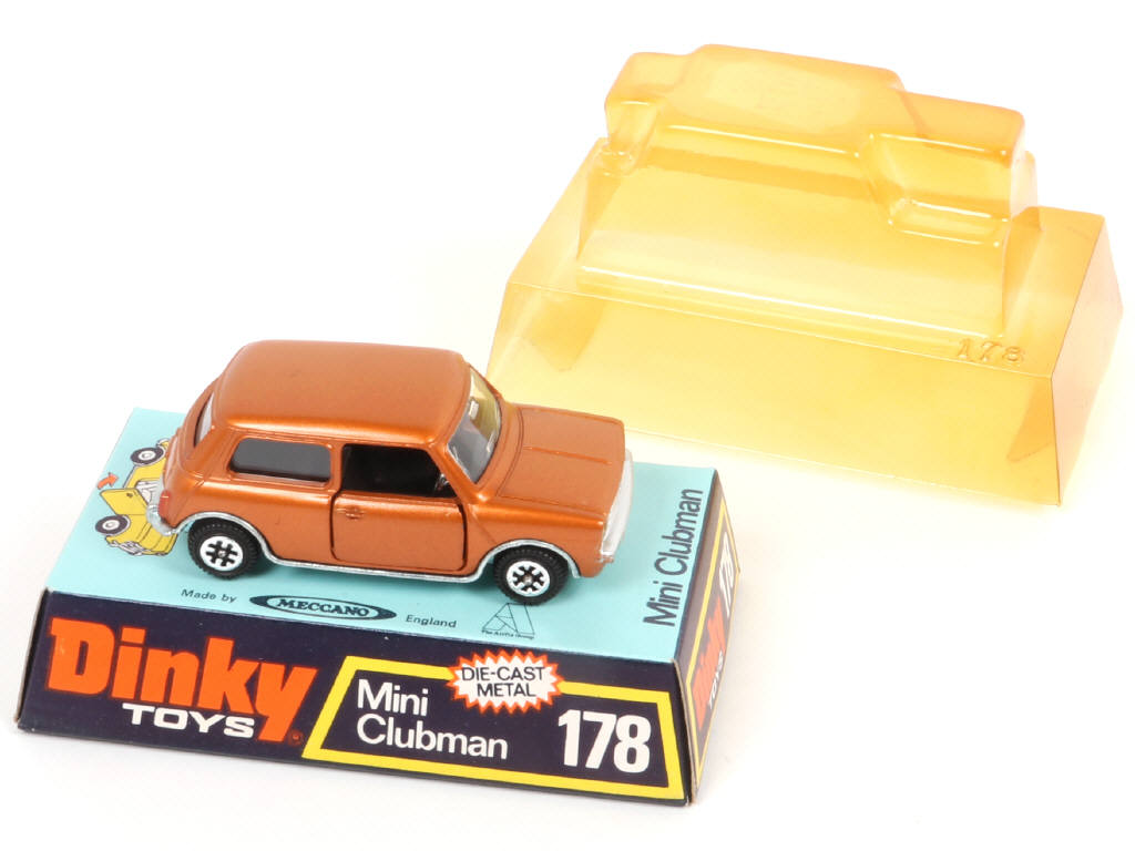 Lot 267 - DINKY TOYS (GB) (1)