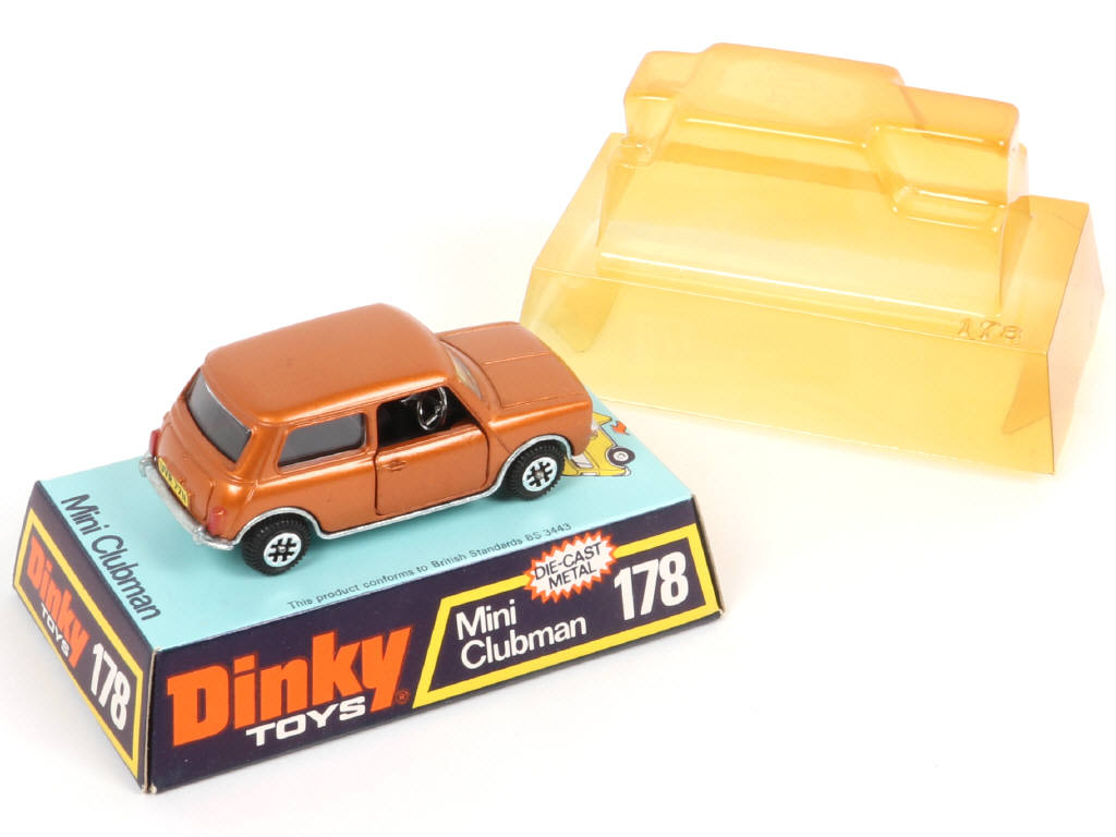 Lot 267 - DINKY TOYS (GB) (1)