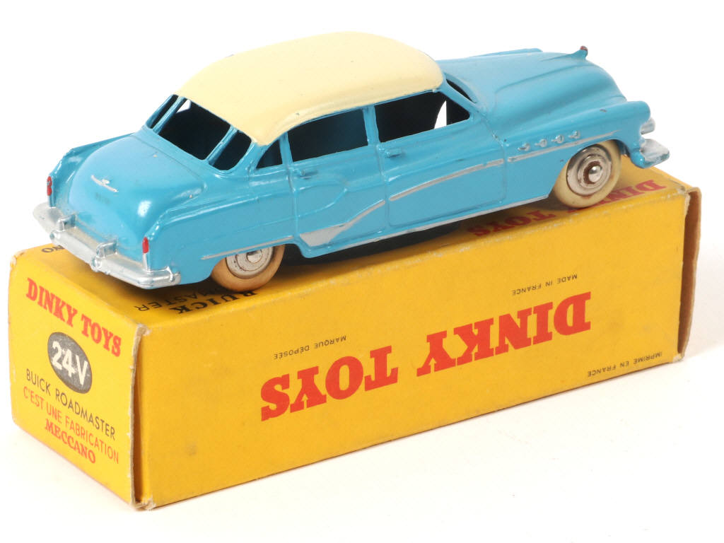 Lot 325 - DINKY TOYS (FRANCE) (1)