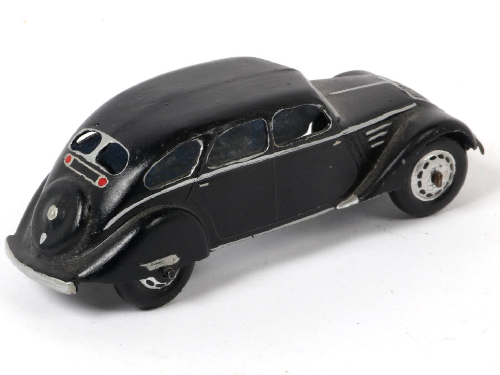 Lot 295 - DINKY TOYS (FRANCE) (1)