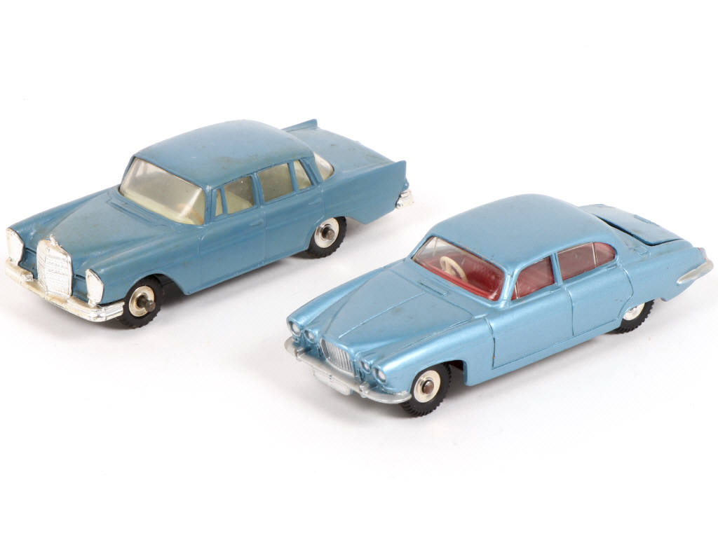 Lot 278 - DINKY TOYS (GB) (2)