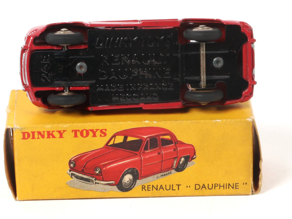 Lot 322 - DINKY TOYS (FRANCE) (1)