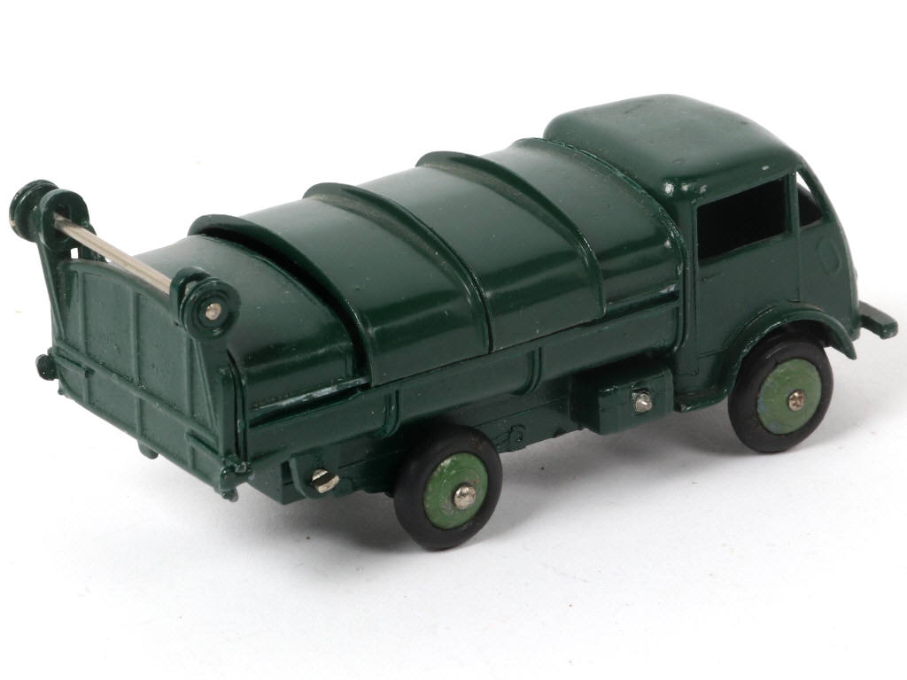 Lot 318 - DINKY TOYS (FRANCE) (1)