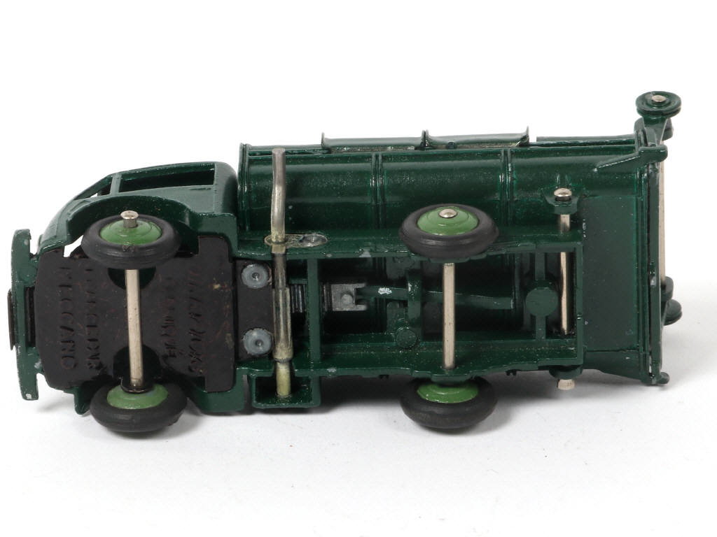 Lot 318 - DINKY TOYS (FRANCE) (1)