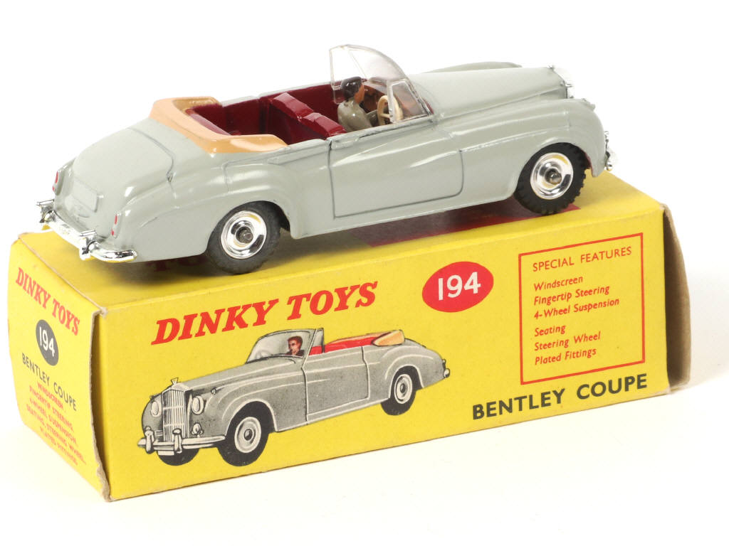 Lot 229 - DINKY TOYS (GB) (1)