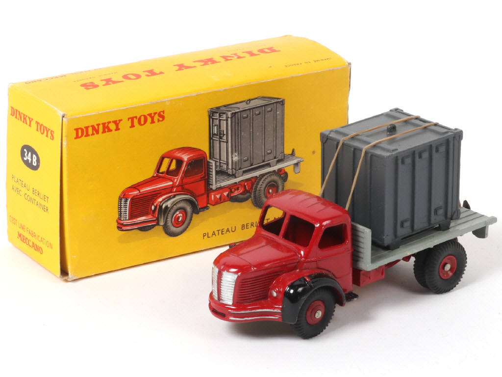 Lot 346 - DINKY TOYS (FRANCE) (1)