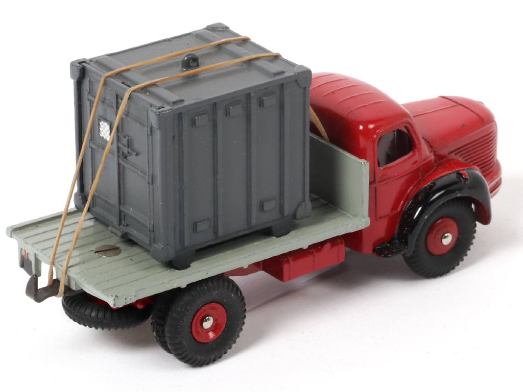 Lot 346 - DINKY TOYS (FRANCE) (1)