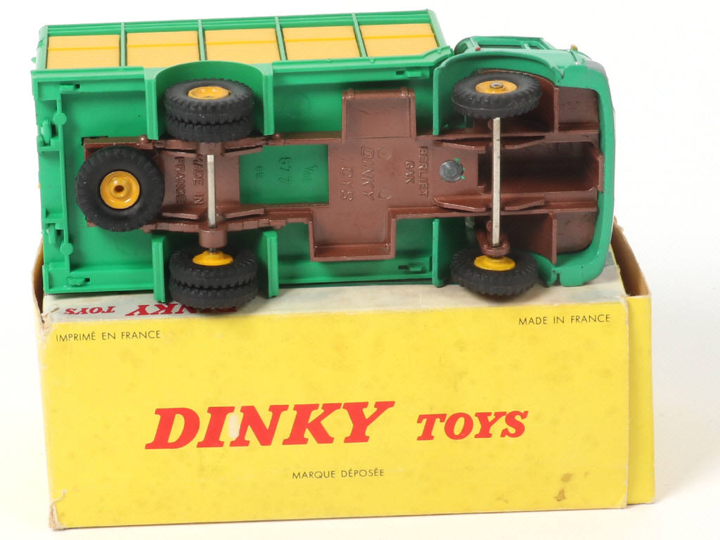 Lot 361 - DINKY TOYS (FRANCE) (1)