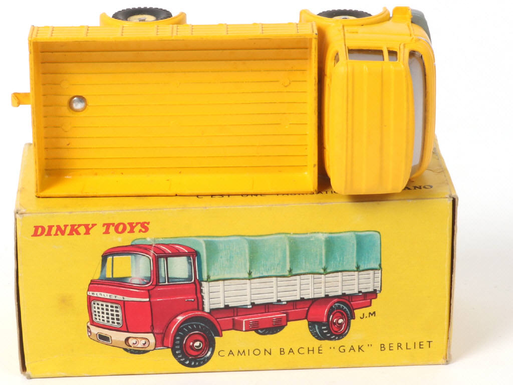 Lot 357 - DINKY TOYS (FRANCE) (1)