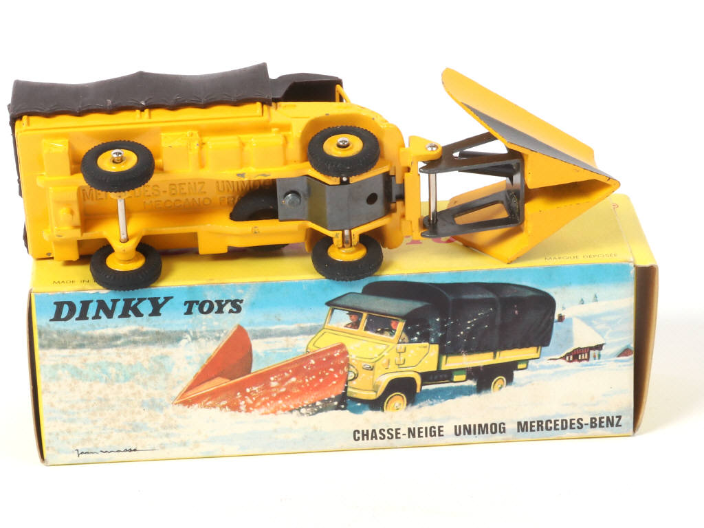 Lot 359 - DINKY TOYS (FRANCE) (1)