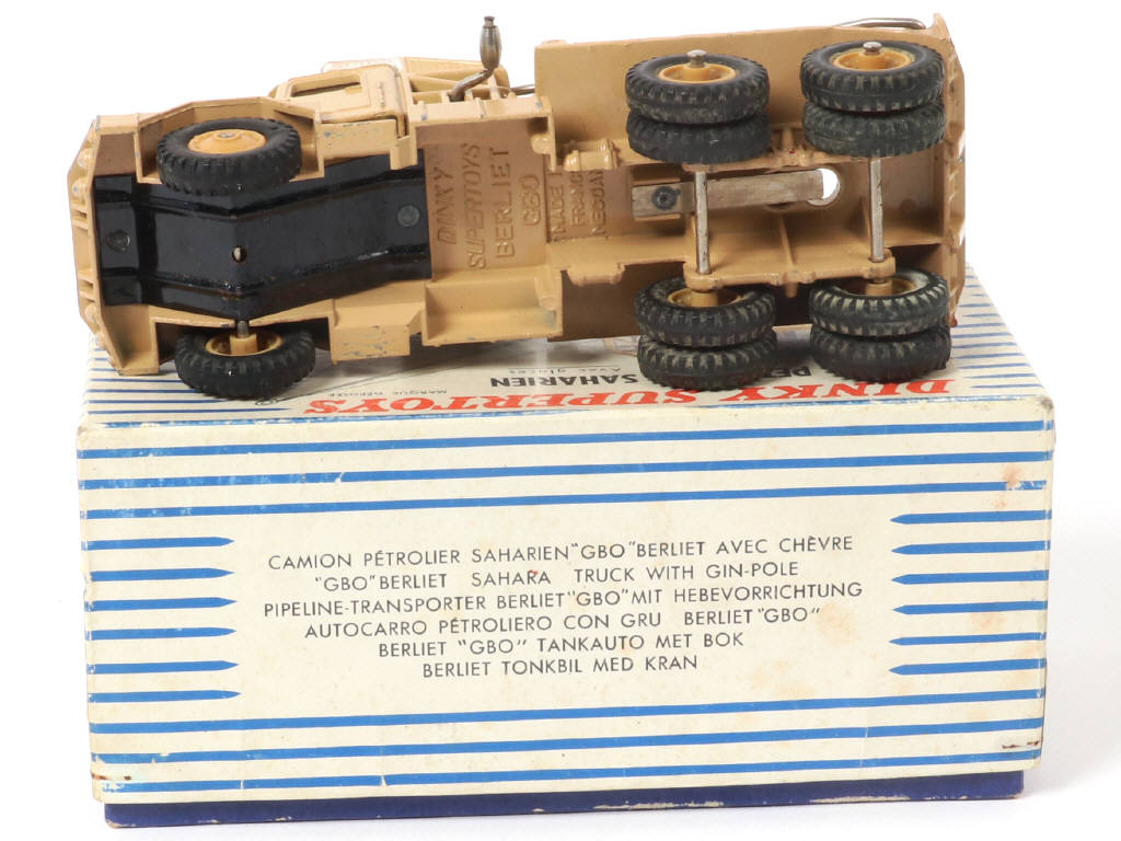 Lot 352 - DINKY TOYS (FRANCE) (1)