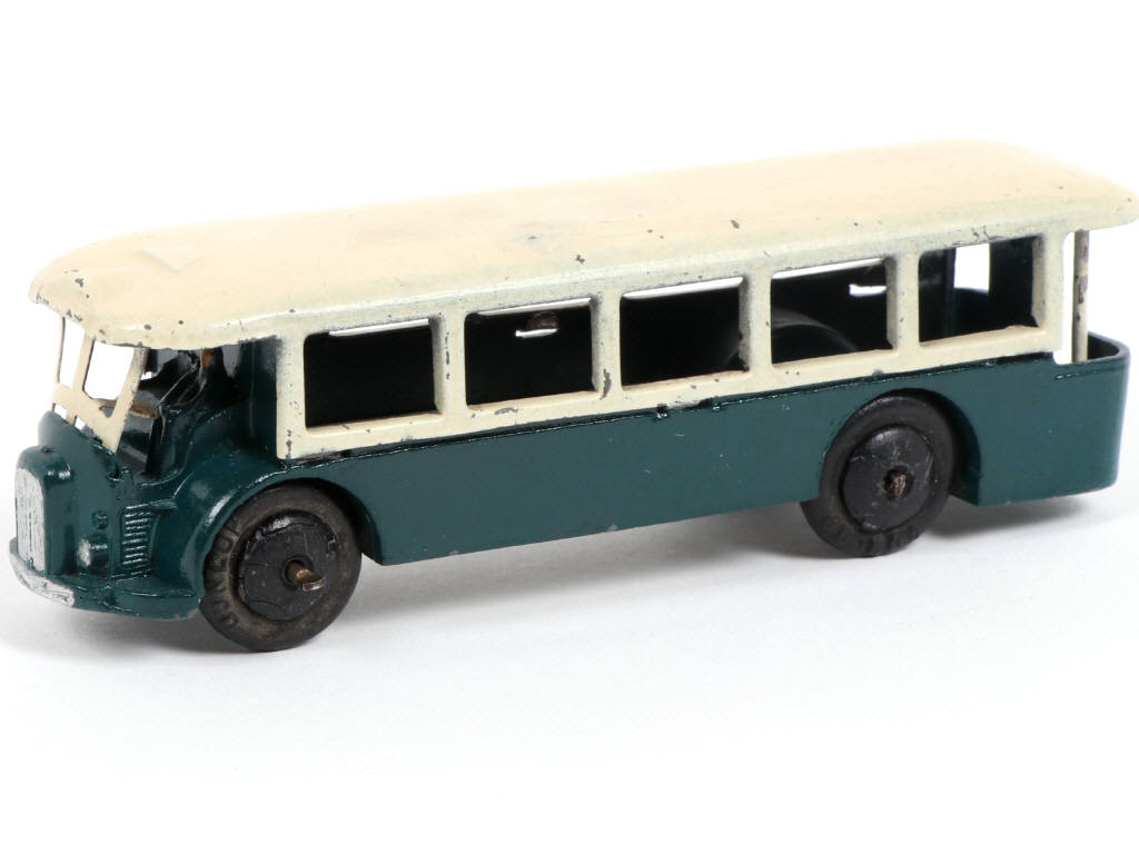 Lot 331 - DINKY TOYS (FRANCE) (1)