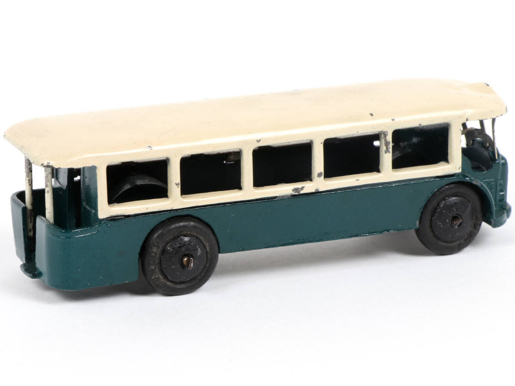 Lot 331 - DINKY TOYS (FRANCE) (1)