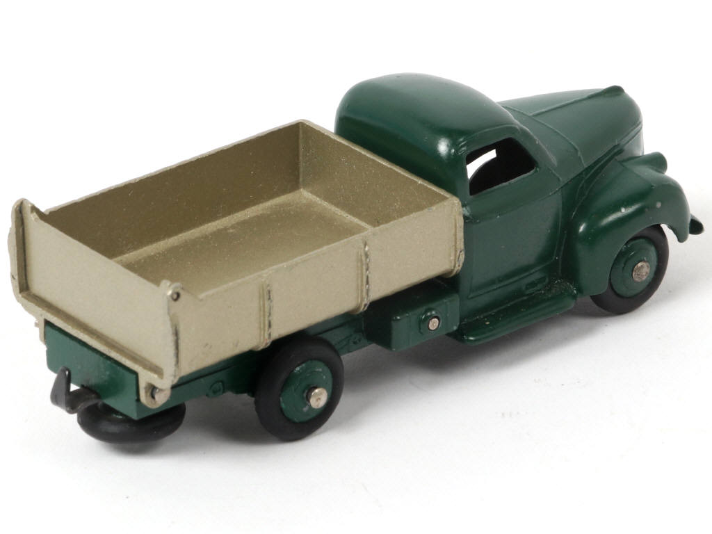 Lot 335 - DINKY TOYS (FRANCE) (1)