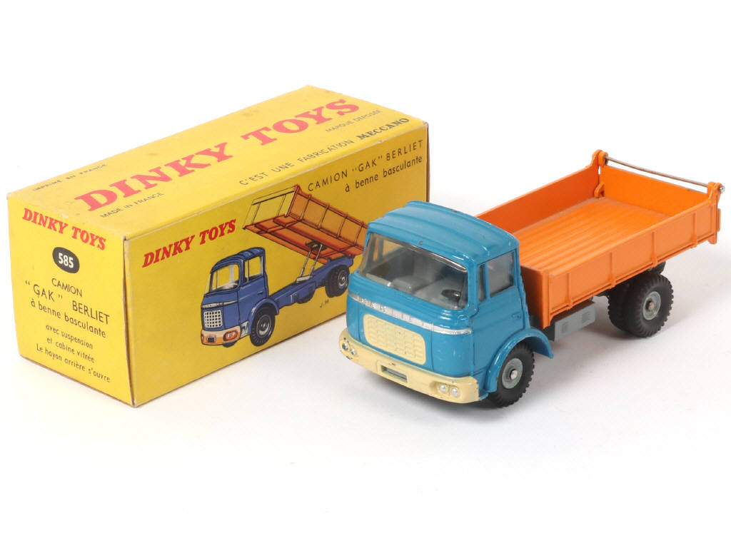 Lot 358 - DINKY TOYS (FRANCE) (1)