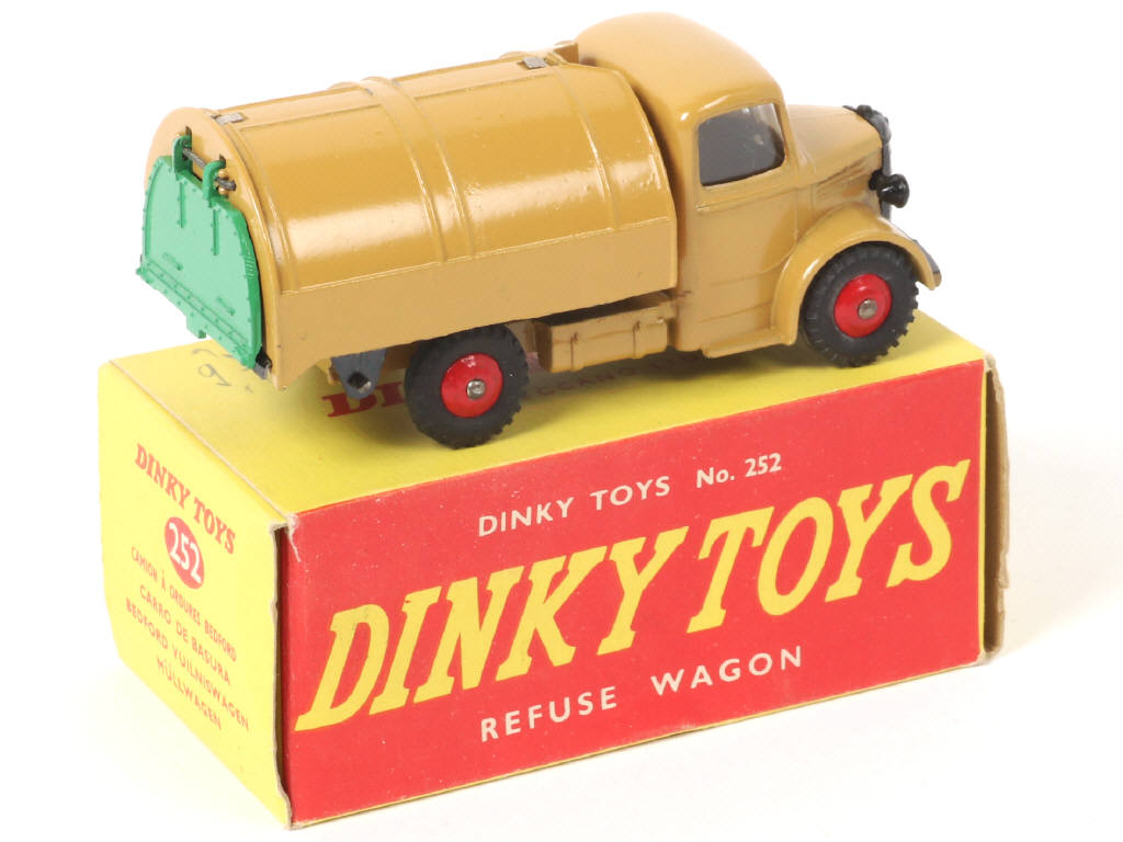 Lot 241 - DINKY TOYS (GB) (1)