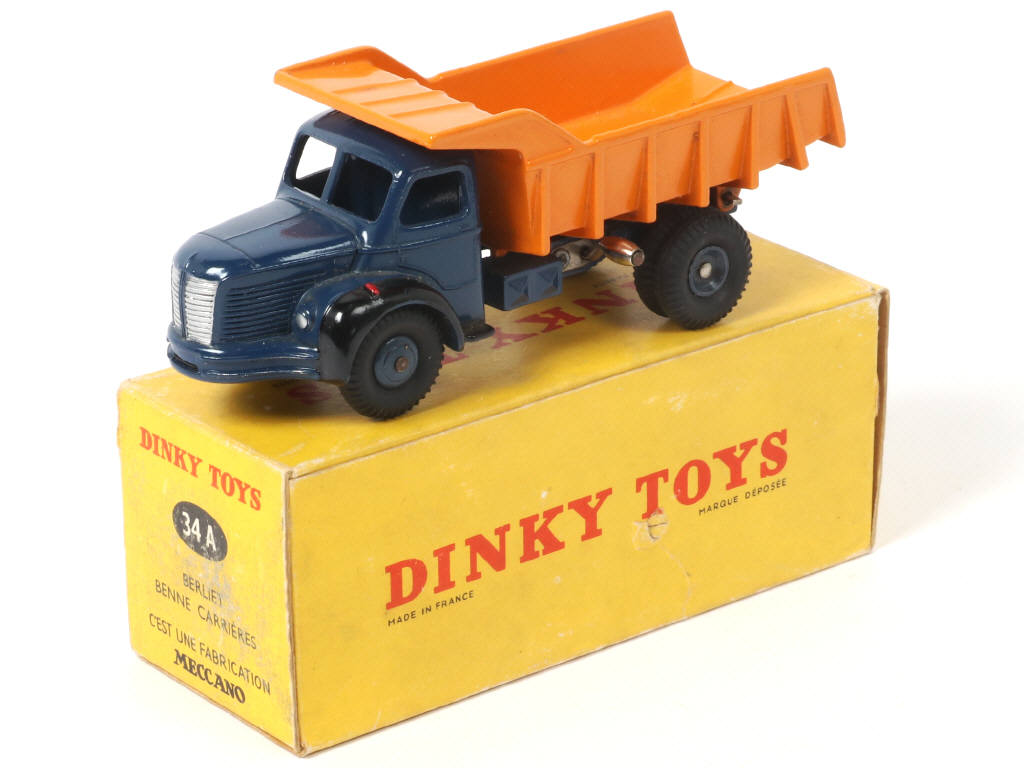 Lot 344 - DINKY TOYS (FRANCE) (1)