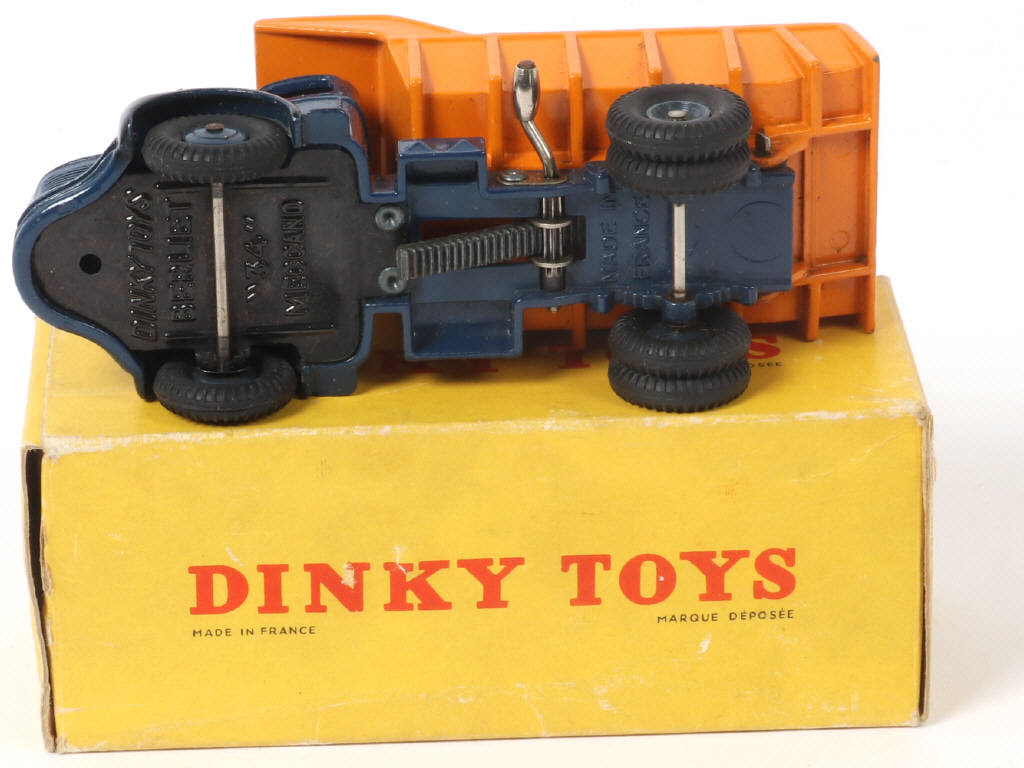 Lot 344 - DINKY TOYS (FRANCE) (1)