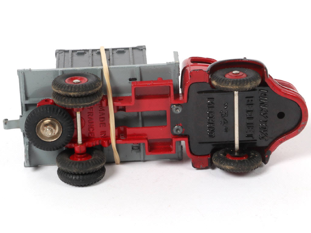 Lot 345 - DINKY TOYS (FRANCE) (1)