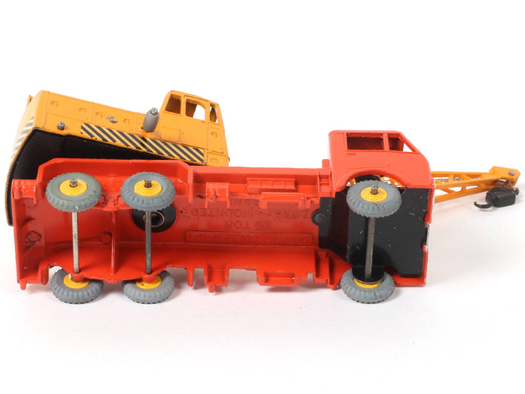 Lot 251 - DINKY TOYS (GB) (1)
