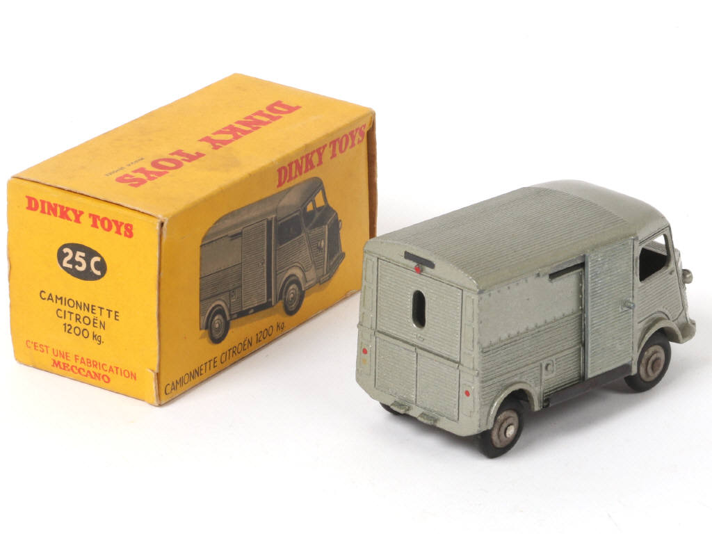 Lot 340 - DINKY TOYS (FRANCE) (1)