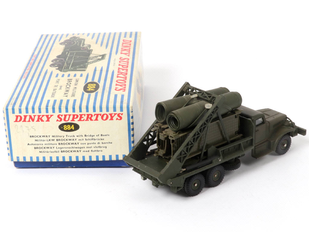 Lot 382 - DINKY TOYS (FRANCE) (1)